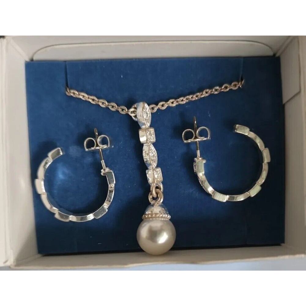 Avon Pearl Drop Gift Set Silvertone Neckace about 18" & Pierced Earrings Box /18
